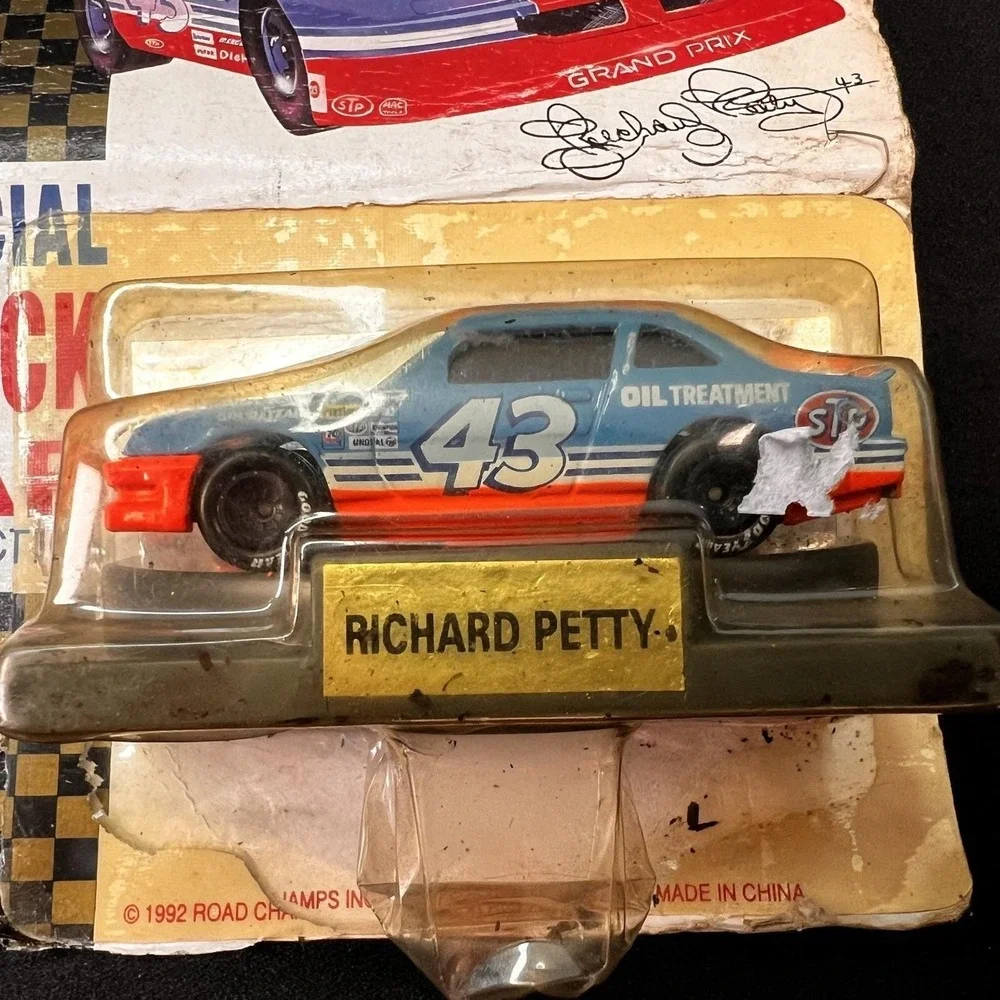 Road Champs Richard Petty Stock Car 1/64 Blue Fair 1992 STP Pontiac Grand Prix